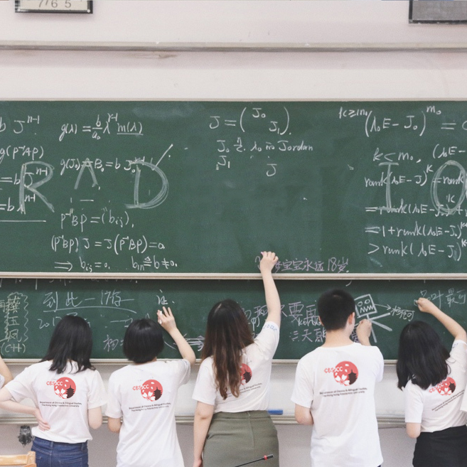 个性班服定制 怎么样定制到让同学们都满意的班服?