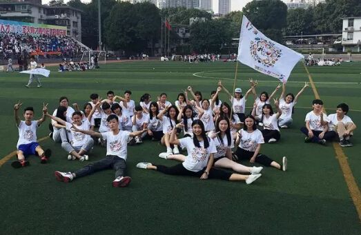 运动会班服为什么比校服要好？