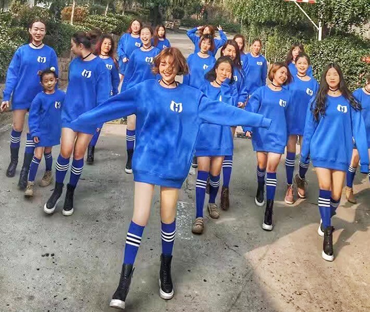 网上定制服装的价格多少，如何确定衣服定制的价格？