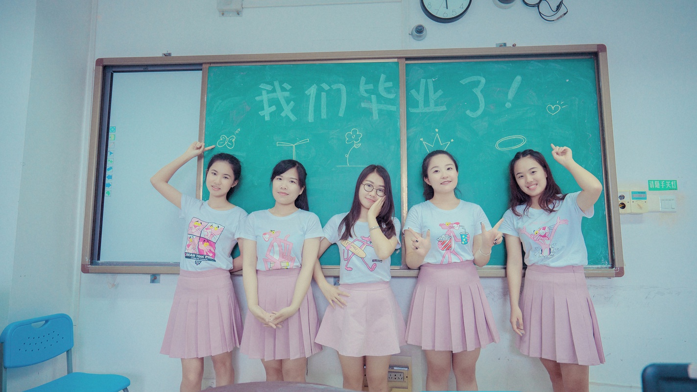 中学生班服定制选择什么颜色好看？班服定制色彩选择注意事项